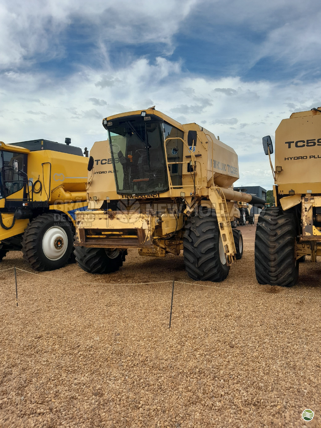 COLHEITADEIRA NEW HOLLAND TC 59 Grão de Ouro - New Holland GURUPI TOCANTINS TO